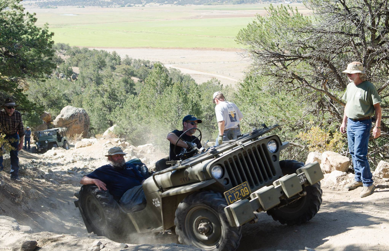 Illustration for article titled There's Nothing Cooler Than Flat-Fender Jeeps Offroading
